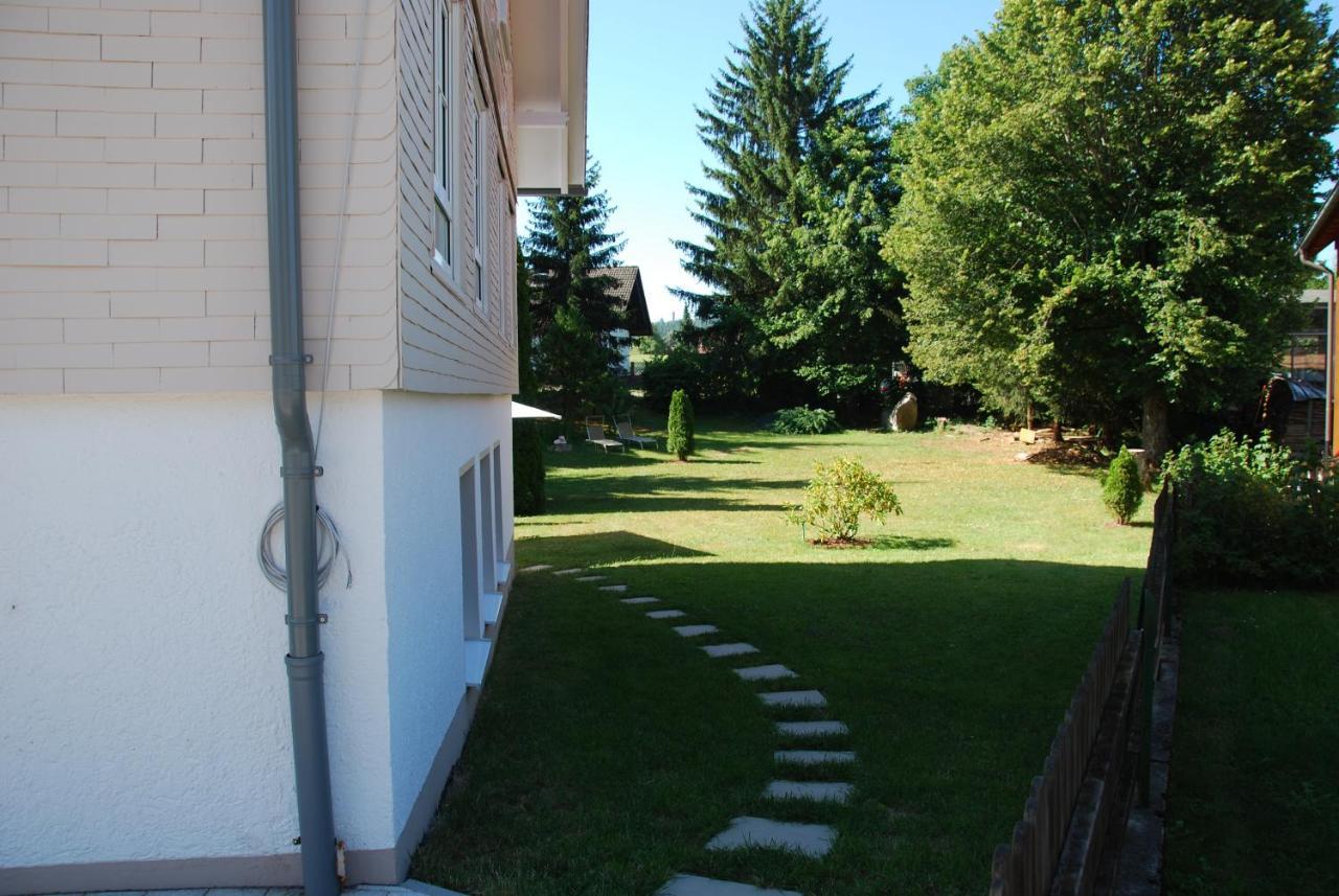 Landgasthof Zum Dorfkrug Hotel Haeusern Exterior photo